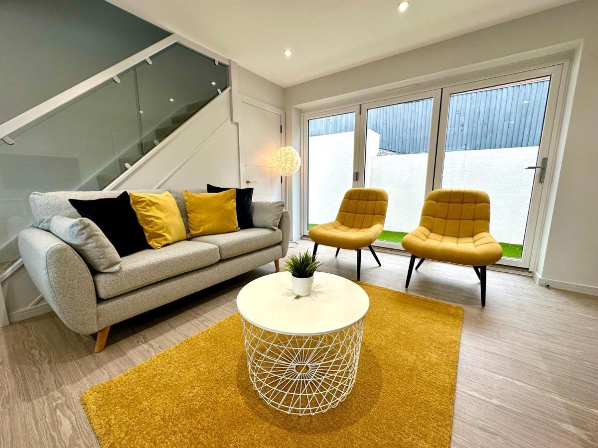 Stunning Brand New House - Sleeps 6 - Free Parking - Great Location - Fast Wifi - Smart Tv - Close To Poole & Bournemouth & Sandbanks المظهر الخارجي الصورة