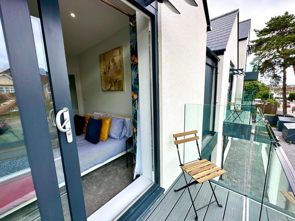Stunning Brand New House - Sleeps 6 - Free Parking - Great Location - Fast Wifi - Smart Tv - Close To Poole & Bournemouth & Sandbanks المظهر الخارجي الصورة